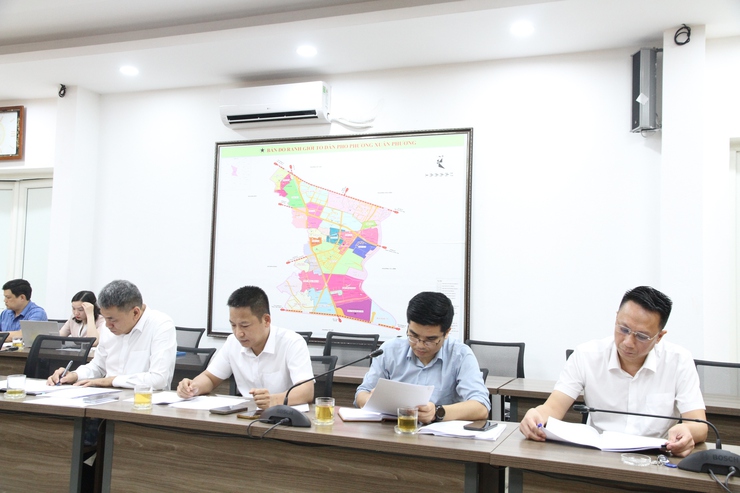 Đồng chí Bí thư Đảng ủy làm việc với UBND phường về tiến độ Giải phóng mặt bằng các dự án trên địa bàn phường Xuân Phương- Ảnh 3.