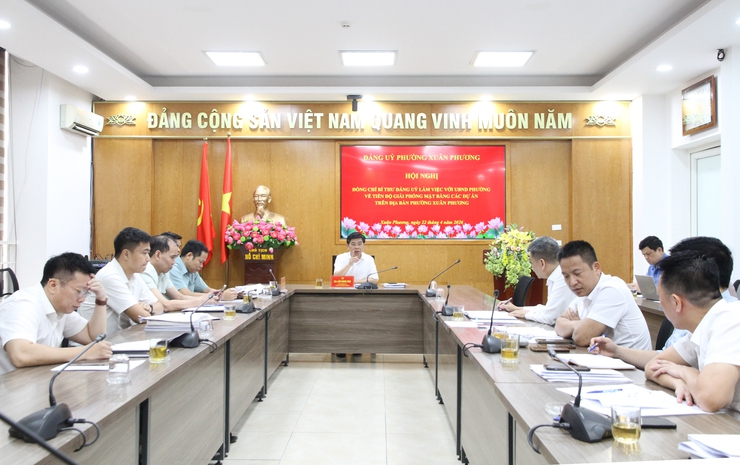 Đồng chí Bí thư Đảng ủy làm việc với UBND phường về tiến độ Giải phóng mặt bằng các dự án trên địa bàn phường Xuân Phương- Ảnh 4.