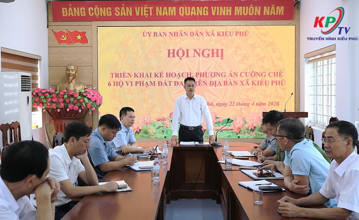 Ban cưỡng chế xã Kiều Phú tổ chức hội nghị triển khai phương án thực hiện biện pháp cưỡng chế đối với các công rình vi phạm đất đai, trật tự xây dựng trên địa bàn- Ảnh 7.