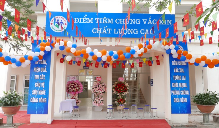 Khai trương Trung tâm Tiêm chủng Vaccine chất lượng cao - Trạm Y tế xã Ngọc Hồi- Ảnh 2.