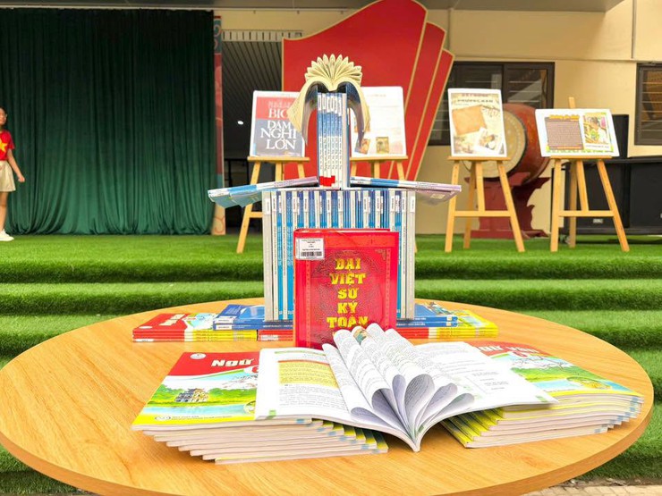 TRƯỜNG THCS HOÀNG MAI HƯỞNG ỨNG NGÀY SÁCH VÀ VĂN HÓA ĐỌC VIỆT NAM 2026 "MỞ TRANG SÁCH – MỞ TƯƠNG LAI"- Ảnh 2.