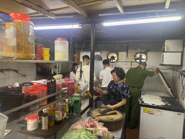 Phường Tây Hồ: Ra quân đồng loạt tháng An toàn thực phẩm- Ảnh 1.