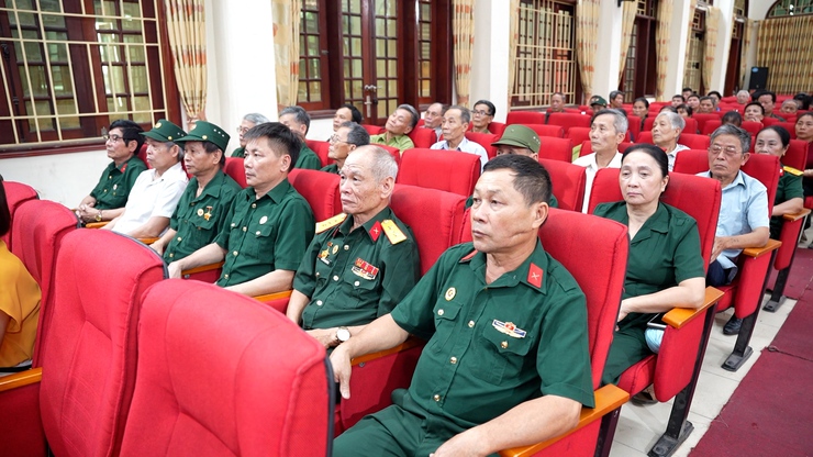 Ban chấp hành Hội CCB xã tổ chức hội nghị Thông tin tình hình an ninh thời sự thế giới, khu vực, trong nước và Thủ đô Hà Nội 6 tháng đầu năm 2026- Ảnh 5.