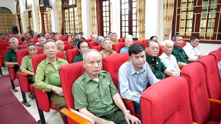 Ban chấp hành Hội CCB xã tổ chức hội nghị Thông tin tình hình an ninh thời sự thế giới, khu vực, trong nước và Thủ đô Hà Nội 6 tháng đầu năm 2026- Ảnh 6.