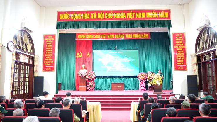 Ban chấp hành Hội CCB xã tổ chức hội nghị Thông tin tình hình an ninh thời sự thế giới, khu vực, trong nước và Thủ đô Hà Nội 6 tháng đầu năm 2026- Ảnh 1.