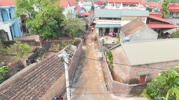 nhân dân xóm 4, thôn Yên Bồ, xã Vật Lại tích cực hiến đất, chung sức xây dựng đường giao thông nông thôn- Ảnh 9.