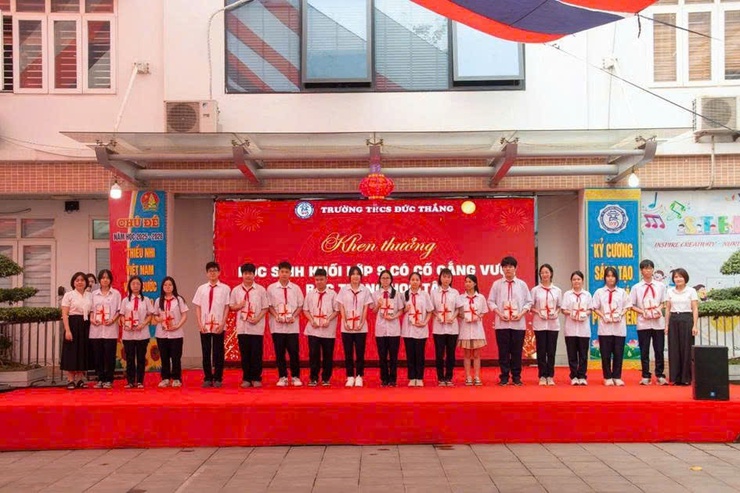 Chuyên đề lịch sử “Tiếp lửa truyền thống anh hùng” được trường Trung học cơ sở Đức Thắng tổ chức trong không khí trang trọng, tự hào.- Ảnh 6.