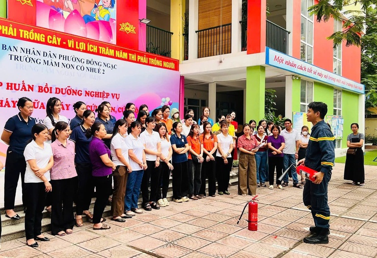 Trường mầm non Cổ Nhuế 2 tổ chức tập huấn, diễn tập chuyên đề “Phòng cháy chữa cháy và cứu nạn cứu hộ” năm 2026- Ảnh 3.