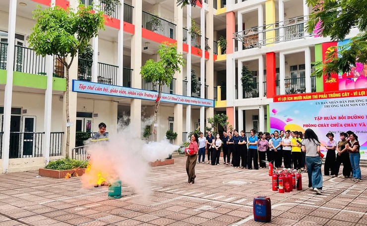 Trường mầm non Cổ Nhuế 2 tổ chức tập huấn, diễn tập chuyên đề “Phòng cháy chữa cháy và cứu nạn cứu hộ” năm 2026- Ảnh 4.