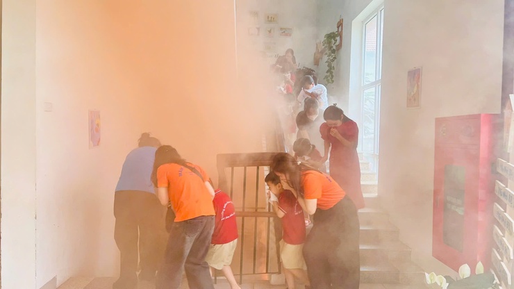 Trường mầm non Cổ Nhuế 2 tổ chức tập huấn, diễn tập chuyên đề “Phòng cháy chữa cháy và cứu nạn cứu hộ” năm 2026- Ảnh 6.