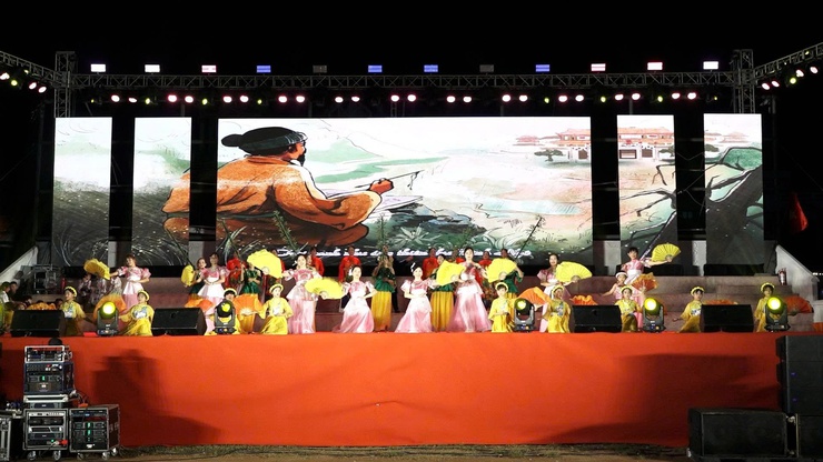 Chương trình biểu diễn nghệ thuật quần chúng điểm nhấn trong Lễ hội Bình Đà- Ảnh 3.