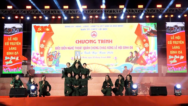Chương trình biểu diễn nghệ thuật quần chúng điểm nhấn trong Lễ hội Bình Đà- Ảnh 7.