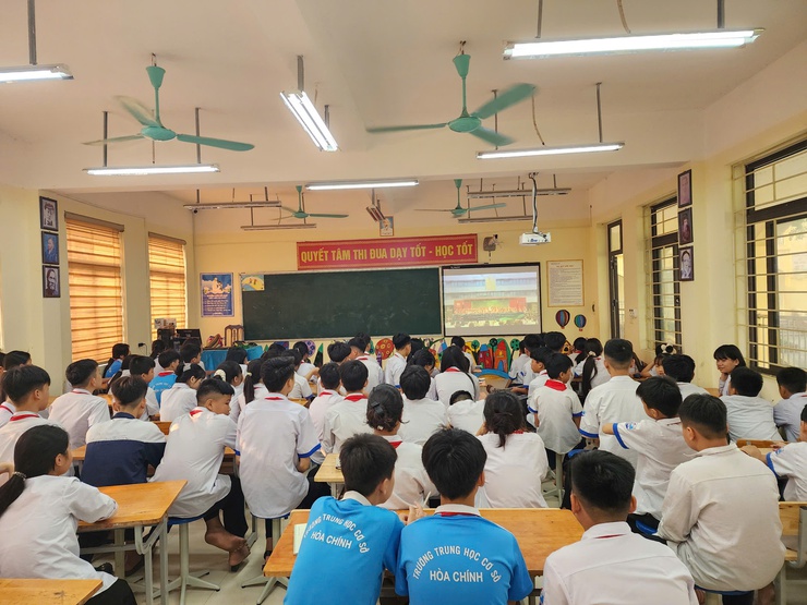 Đồng chí Nguyễn Hữu Thìn, Uỷ viên BTV, PCT UBND xã dự trực tuyến Cầu truyền hình đặc biệt mang tên “Tiết học Gen Z”- Ảnh 2.