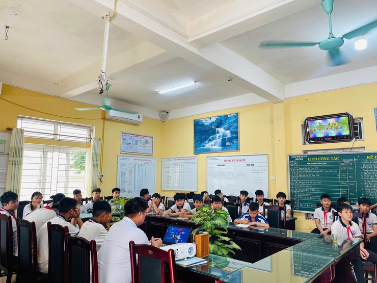 Đồng chí Nguyễn Hữu Thìn, Uỷ viên BTV, PCT UBND xã dự trực tuyến Cầu truyền hình đặc biệt mang tên “Tiết học Gen Z”- Ảnh 4.