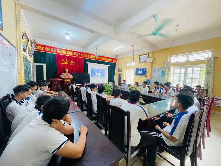 Đồng chí Nguyễn Hữu Thìn, Uỷ viên BTV, PCT UBND xã dự trực tuyến Cầu truyền hình đặc biệt mang tên “Tiết học Gen Z”- Ảnh 5.