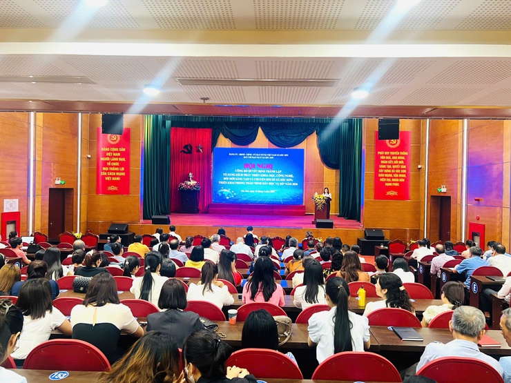 SÓC SƠN RA MẮT TỔ XUNG KÍCH CHUYỂN ĐỔI SỐ, LAN TỎA “BÌNH DÂN HỌC VỤ SỐ” ĐẾN TỪNG NGƯỜI DÂN- Ảnh 5.