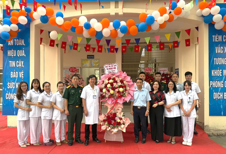 Khai trương Trung tâm Tiêm chủng Vaccine chất lượng cao - Trạm Y tế xã Ngọc Hồi- Ảnh 3.