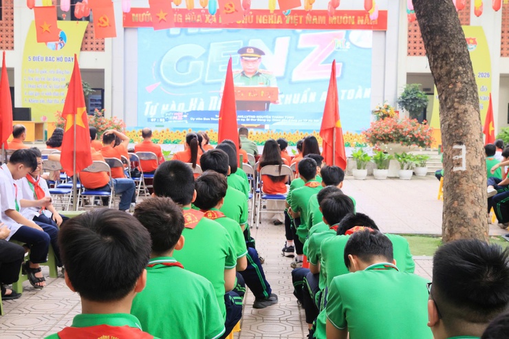 Công an thành phố Hà Nội phối hợp với ngành Giáo dục tổ chức cầu truyền hình đặc biệt với chủ đề “Tiết học Gen Z - Tự hào Hà Nội, sống chuẩn an toàn”.- Ảnh 3.