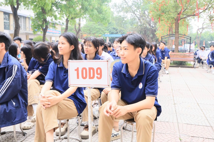 Công an thành phố Hà Nội phối hợp với ngành Giáo dục tổ chức cầu truyền hình đặc biệt với chủ đề “Tiết học Gen Z - Tự hào Hà Nội, sống chuẩn an toàn”.- Ảnh 4.