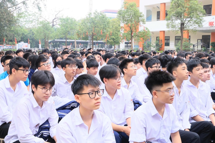 Công an thành phố Hà Nội phối hợp với ngành Giáo dục tổ chức cầu truyền hình đặc biệt với chủ đề “Tiết học Gen Z - Tự hào Hà Nội, sống chuẩn an toàn”.- Ảnh 5.