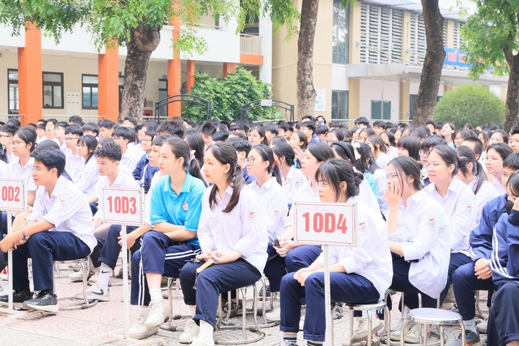 Công an thành phố Hà Nội phối hợp với ngành Giáo dục tổ chức cầu truyền hình đặc biệt với chủ đề “Tiết học Gen Z - Tự hào Hà Nội, sống chuẩn an toàn”.- Ảnh 6.