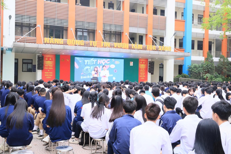 Công an thành phố Hà Nội phối hợp với ngành Giáo dục tổ chức cầu truyền hình đặc biệt với chủ đề “Tiết học Gen Z - Tự hào Hà Nội, sống chuẩn an toàn”.- Ảnh 16.