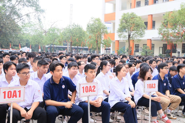 Công an thành phố Hà Nội phối hợp với ngành Giáo dục tổ chức cầu truyền hình đặc biệt với chủ đề “Tiết học Gen Z - Tự hào Hà Nội, sống chuẩn an toàn”.- Ảnh 8.