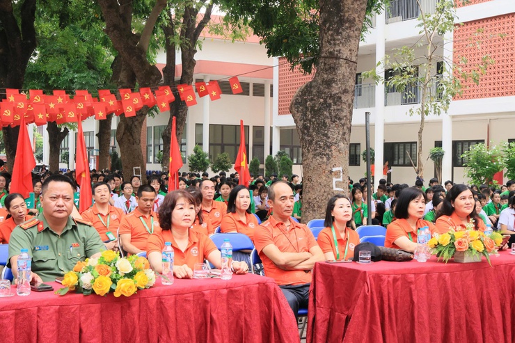 Công an thành phố Hà Nội phối hợp với ngành Giáo dục tổ chức cầu truyền hình đặc biệt với chủ đề “Tiết học Gen Z - Tự hào Hà Nội, sống chuẩn an toàn”.- Ảnh 11.