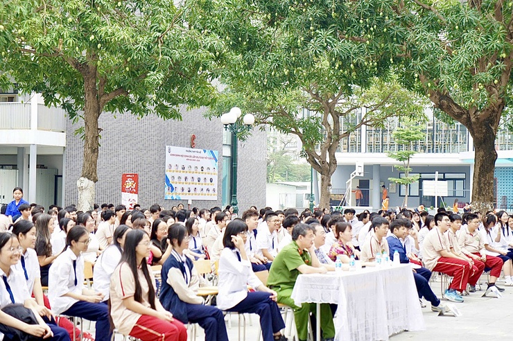 Phường Phú Thượng: sôi nổi chương trình “tiết học Gen Z” trực tuyến – lan tỏa tinh thần sống đẹp, sống chuẩn an toàn- Ảnh 2.