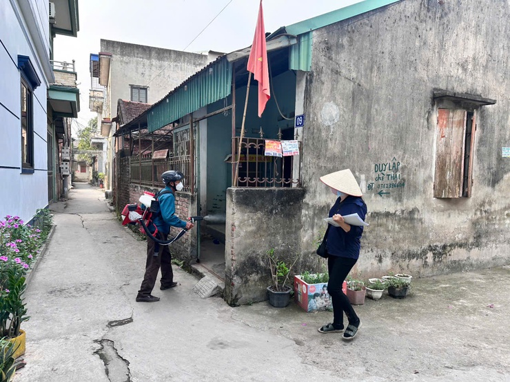 XÃ DÂN HOÀ KHẨN TRƯƠNG RA QUÂN PHÒNG CHỐNG DỊCH SỐT XUẤT HUYẾT TẠI THÔN TẢO DƯƠNG - Ảnh 2.