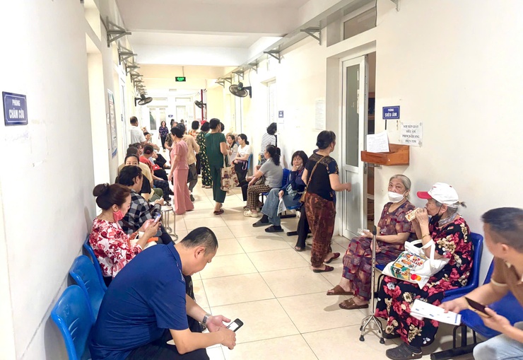 Tổ chức khám, tư vấn sức khỏe cho người cao tuổi trên địa bàn phường hưởng ứng Ngày Sức khỏe toàn dân 7/4- Ảnh 2.