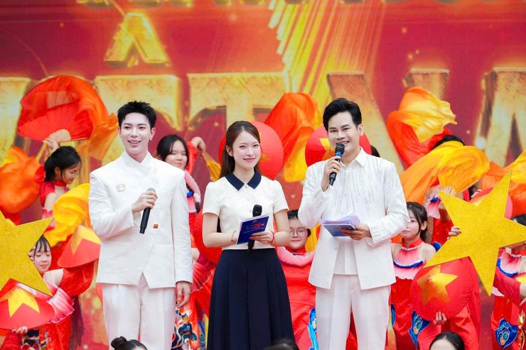 Công an Thành phố Hà Nội tổ chức chương trình giáo dục pháp luật: "Bản lĩnh Gen Z: Tự hào Hà Nội – Sống chuẩn an toàn" đến học sinh Thủ đô- Ảnh 7.