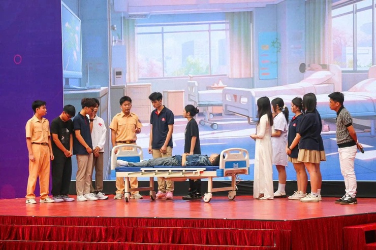 Công an Thành phố Hà Nội tổ chức chương trình giáo dục pháp luật: "Bản lĩnh Gen Z: Tự hào Hà Nội – Sống chuẩn an toàn" đến học sinh Thủ đô- Ảnh 8.