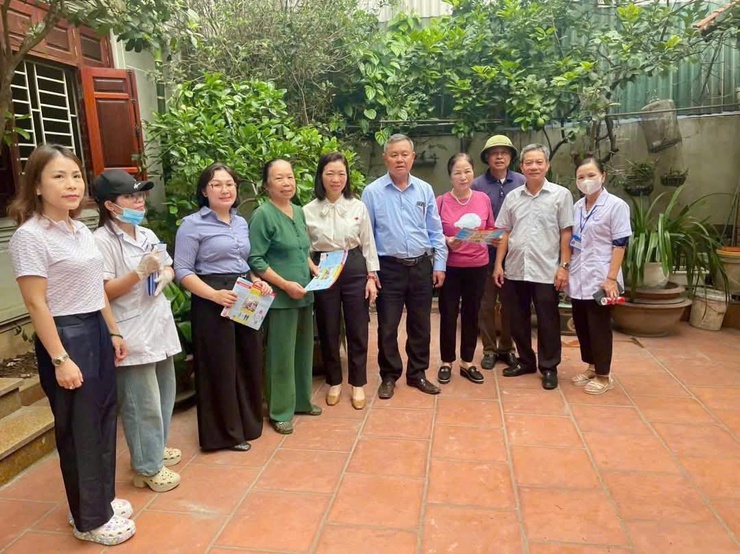 Mỗi cán bộ, đảng viên là một chiến sĩ – Nhịp cầu đưa Nghị quyết vào đời sống nhân dân phường Long Biên- Ảnh 6.