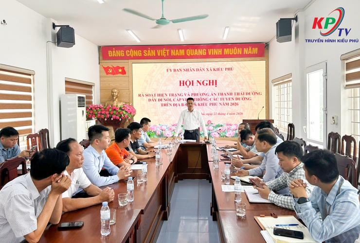 UBND xã Kiều Phú tổ chức hội nghị đánh giá hiện trạng, đề xuất phương án thanh thải cáp viễn thông đi nổi- Ảnh 1.