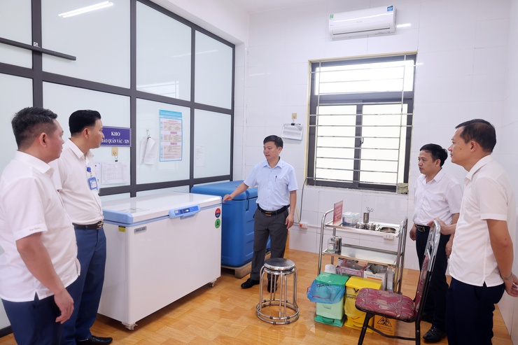 Lễ ký kết công tác khám, chữa bệnh và hỗ trợ chuyên môn giữa Bệnh viện Đa khoa Chương Mỹ và Trạm Y tế xã Hòa Phú.- Ảnh 1.