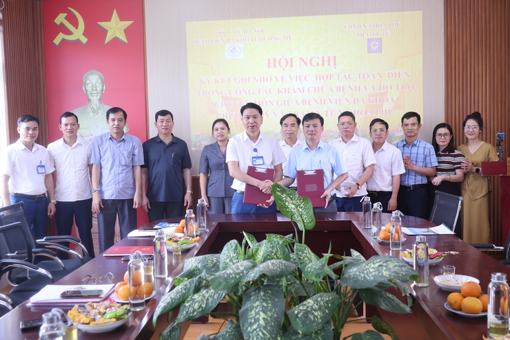 Lễ ký kết công tác khám, chữa bệnh và hỗ trợ chuyên môn giữa Bệnh viện Đa khoa Chương Mỹ và Trạm Y tế xã Hòa Phú.- Ảnh 7.