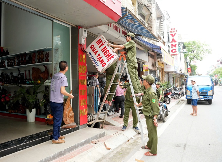 SƠN TÂY QUYẾT TÂM GIẢI QUYẾT DỨT ĐIỂM 5 "ĐIỂM NGHẼN" ĐÔ THỊ – TĂNG CƯỜNG KỶ CƯƠNG, LẬP LẠI TRẬT TỰ VĂN MINH ĐÔ THỊ- Ảnh 1.