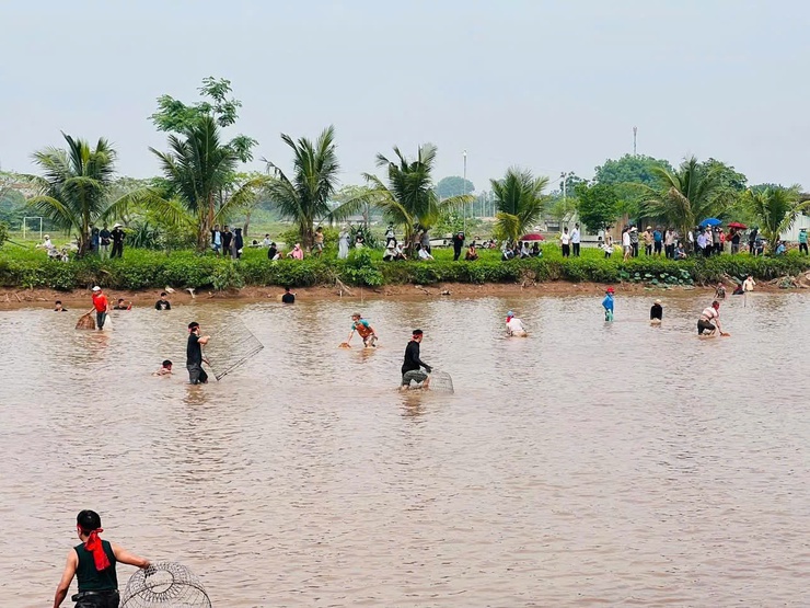 Trải nghiệm Hội úp cá – nét đẹp dân gian độc đáo của làng Giáo Hạ- Ảnh 4.