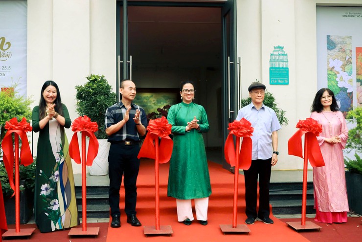 Tôn vinh hình tượng hoa sen qua triển lãm “Sen tháng năm”- Ảnh 1.