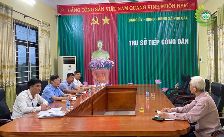 Bí thư Đảng ủy - Chủ tịch HĐND xã Phú Cát tiếp công dân định kỳ tháng 4 năm 2026- Ảnh 1.