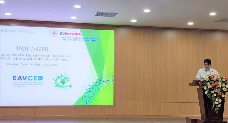 TUYÊN TRUYỀN SỬ DỤNG ĐIỆN AN TOÀN, TIẾT KIỆM VÀ HIỆU QUẢ: UBND PHƯỜNG CẦU GIẤY HÀNH ĐỘNG VÌ MÔI TRƯỜNG VÀ CỘNG ĐỒNG- Ảnh 2.