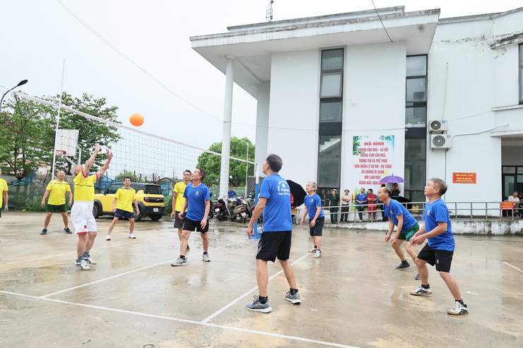 Sôi nổi Giải bóng chuyền hơi Cựu chiến binh xã Quảng Bị năm 2026- Ảnh 8.