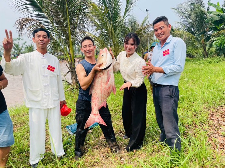 Trải nghiệm Hội úp cá – nét đẹp dân gian độc đáo của làng Giáo Hạ- Ảnh 8.