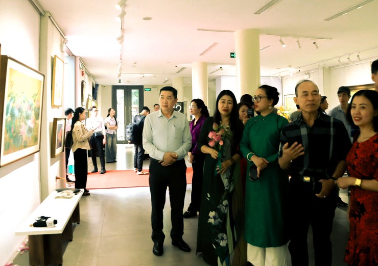 Tôn vinh hình tượng hoa sen qua triển lãm “Sen tháng năm”- Ảnh 2.