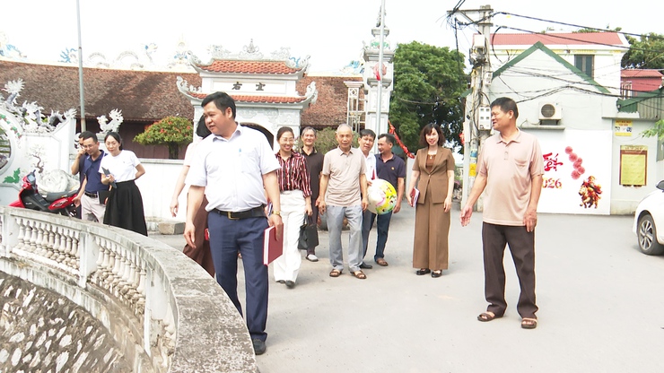 Đoàn giám sát HĐND xã Phú Xuyên giám sát công tác VSMT tại thôn Thao Chính, thôn Thao Ngoại,Trường THCS Trần Phú và trường Mầm non Quang Trung- Ảnh 1.