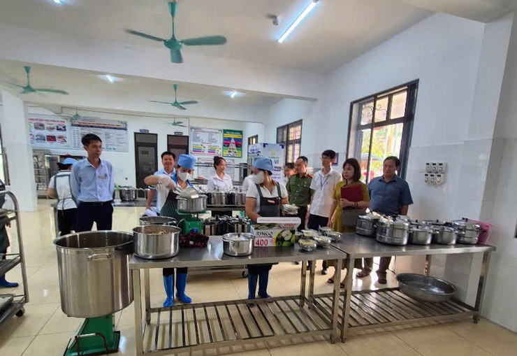 Đoàn kiểm tra liên ngành ATTP xã Vật Lại ra quân kiểm tra các cơ sở sản xuất, kinh doanh thực phẩm- Ảnh 2.
