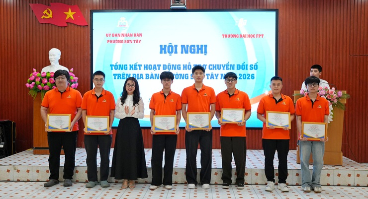 SƠN TÂY TỔNG KẾT CÔNG TÁC HỖ TRỢ CHUYỂN ĐỔI SỐ CỦA SINH VIÊN TRƯỜNG ĐẠI HỌC FPT- Ảnh 5.