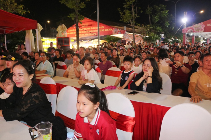 RỰC RỠ ĐÊM NGHỆ THUẬT – KHÉP LẠI THÀNH CÔNG LỄ HỘI CHÙA THẦY 2026– DƯ ÂM CÒN MÃI- Ảnh 8.