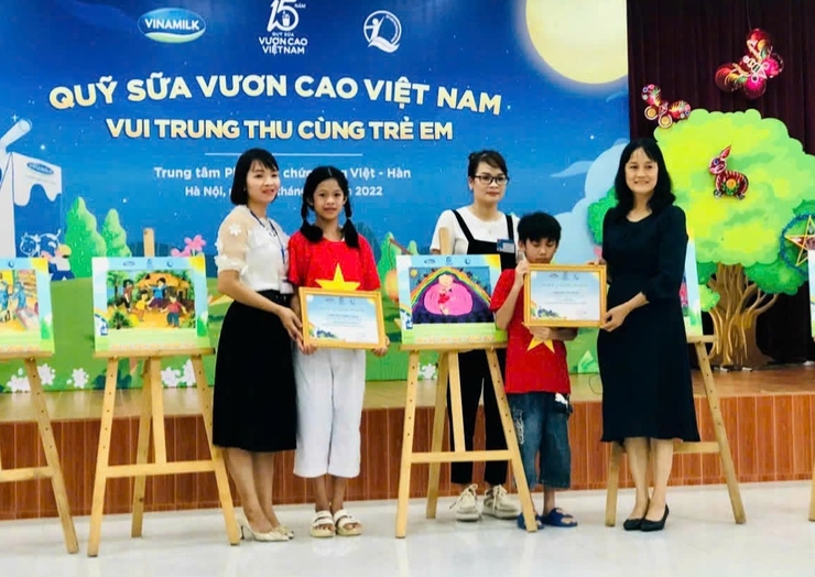 Cô Đặng Thị Hồng Vân:  Vẽ cuộc đời bằng ánh sáng và tình yêu nghề- Ảnh 2.